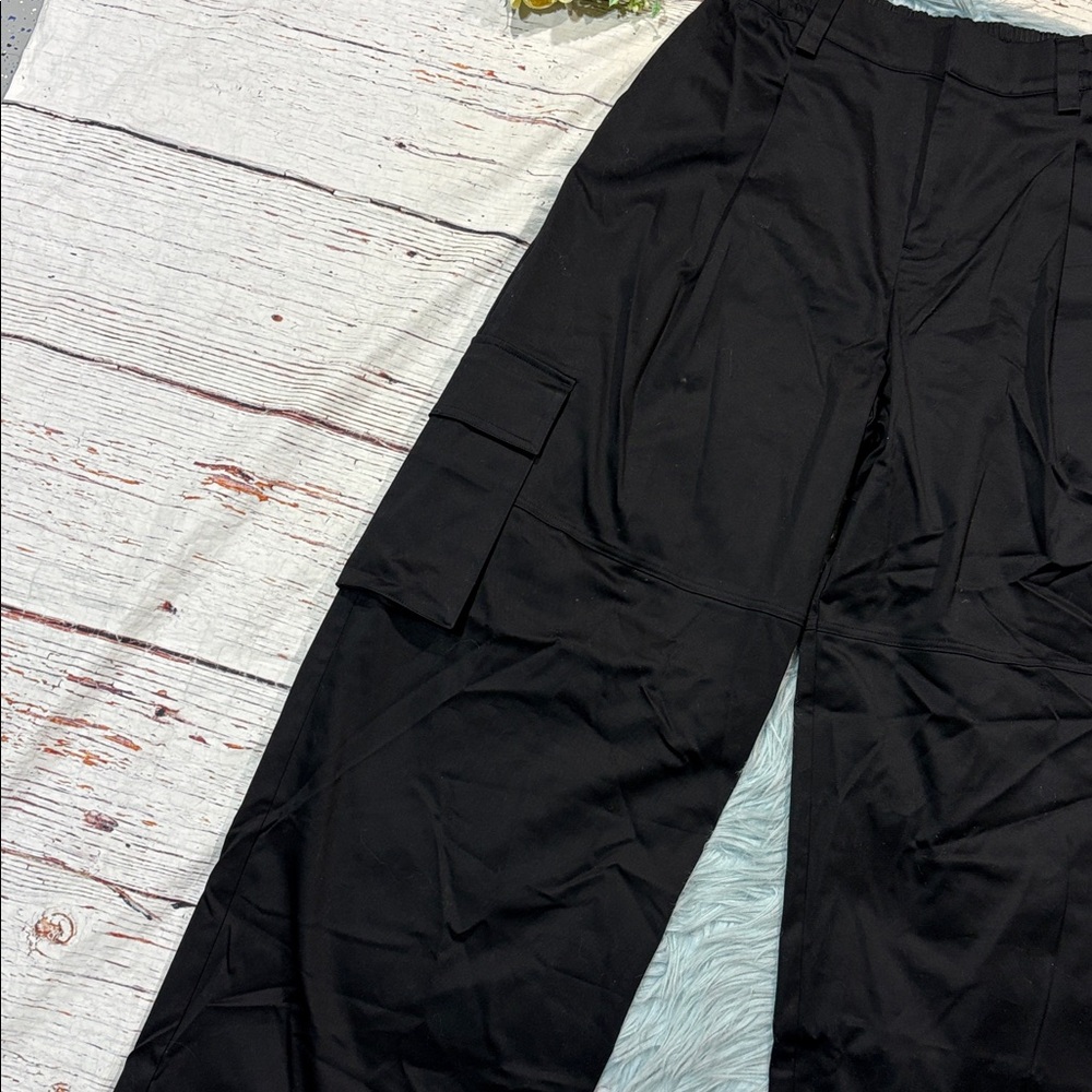 Alo Yoga Black High-Waist Night Out Cargo Trousers - Picture 8 of 9